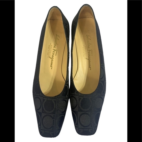 - Salvatore Ferragamo Black Woven Fabric Allover Logo Embossed Pumps  8 AA - Picture 1 of 8